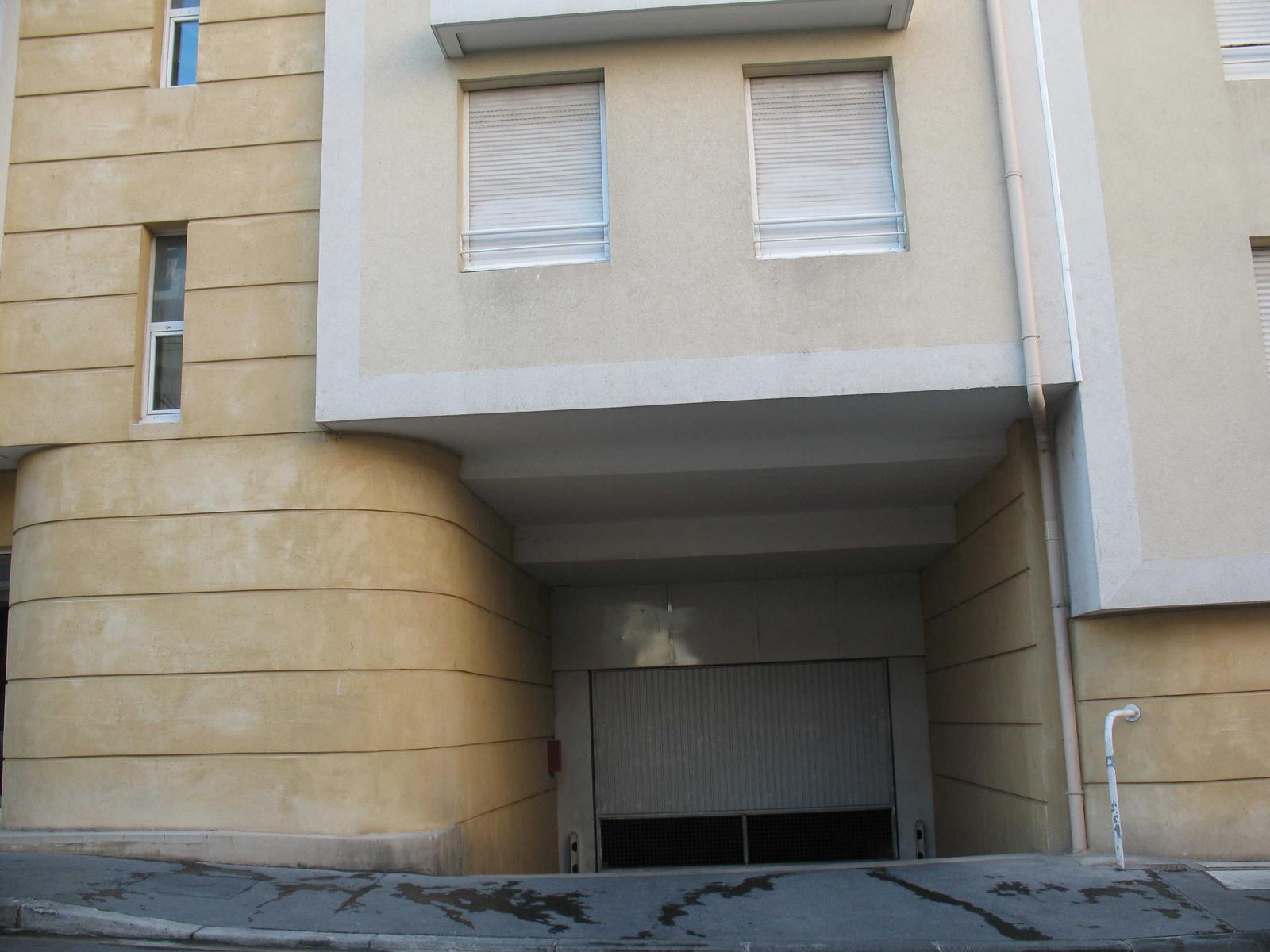 Parking/Box à louer à Marseille – photo 1