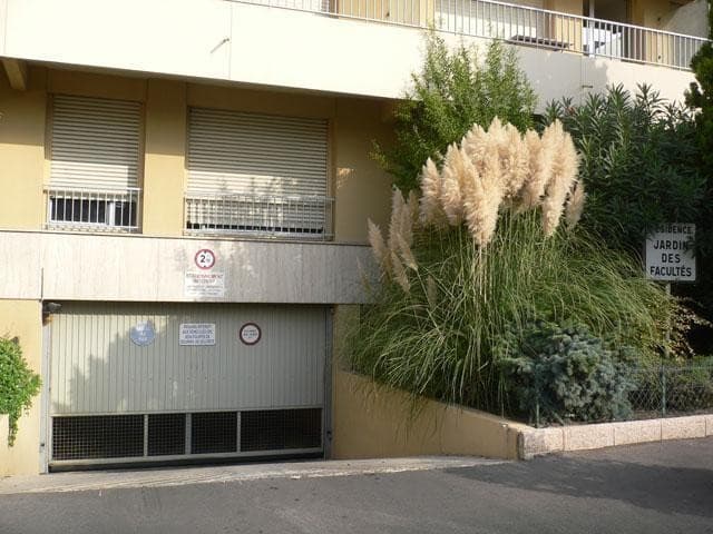 Parking/Box à louer à MARSEILLE – photo 1