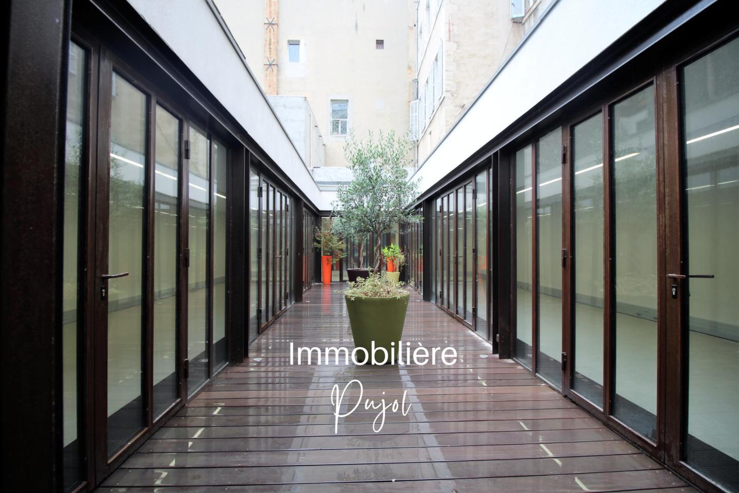 Local à louer à MARSEILLE – photo 1