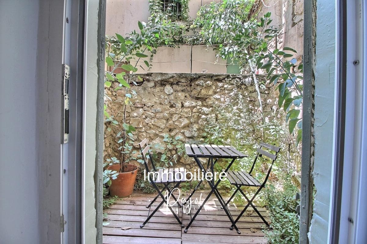 Appartement T1 à louer à Marseille 6eme Arrondissement – photo 1