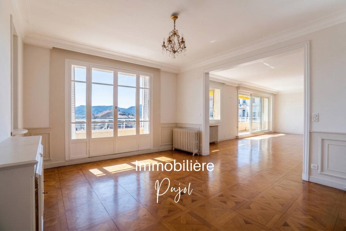 Appartement T5 à louer à Marseille 8eme Arrondissement – photo 1