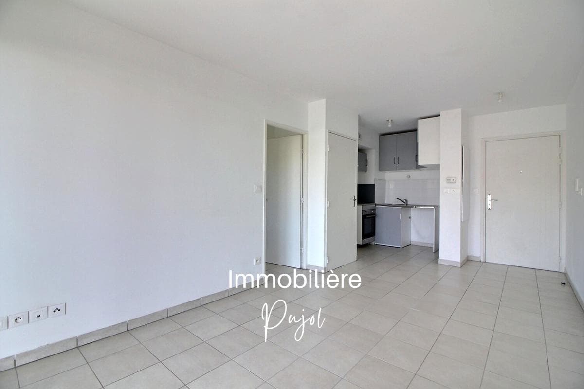 Plan-de-Cuques 13380  - Location appartement T2 avec terrasse et parking – photo 2