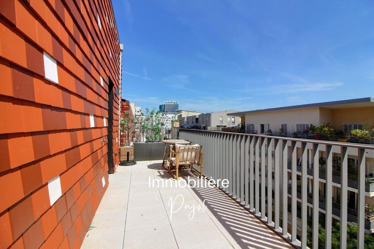 La Joliette 13002 - T3 meublé , lumineux, avec double terrasse et parking – photo 2
