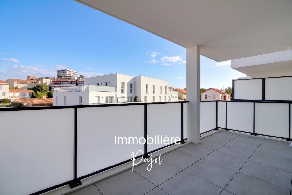 Vieille Chapelle - T2 de 46 m² avec terrasse et parking – photo 1