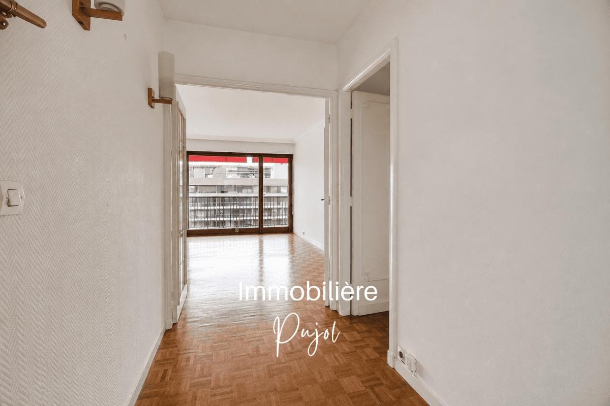 Castellane 13006 - T3 traversant avec terrasse et cave – photo 3