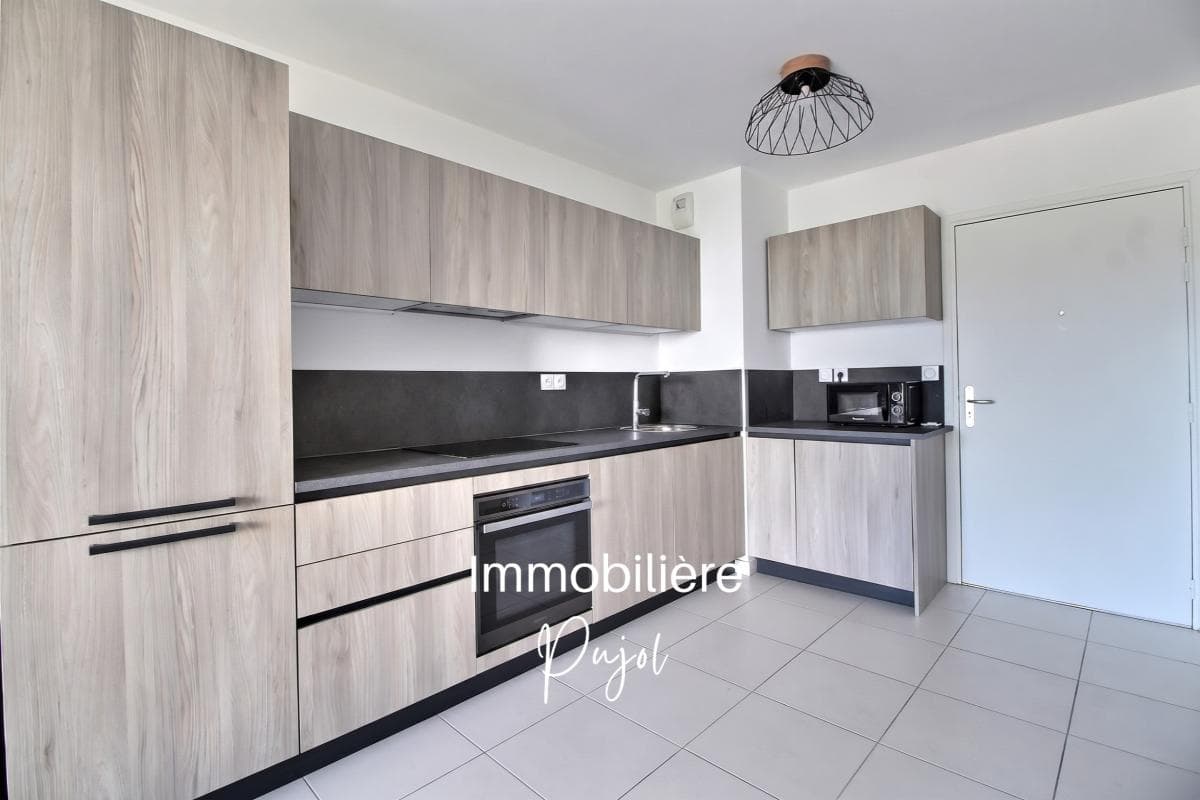 Mazargues 13009 - T2 meublé lumineux avec terrasse et parking – photo 4