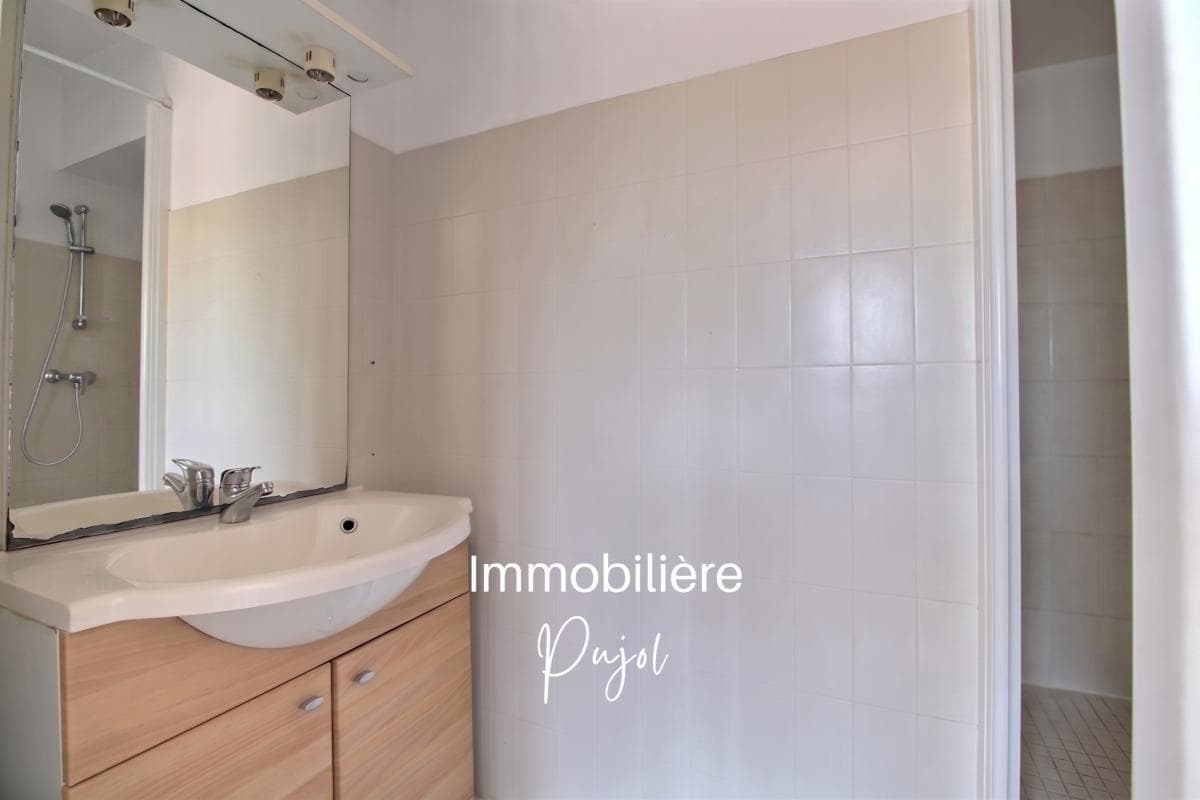 Capelette/Timone – Studio lumineux et meublé – photo 4