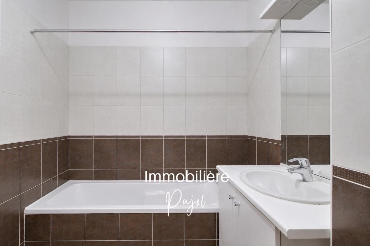 St Tronc / 13010 - T3 climatisé avec terrasse et garage double – photo 6