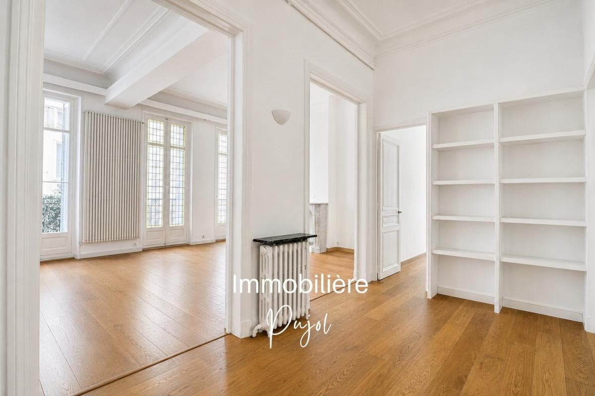 Longchamp / Réformés 13001 – Appartement T4 bourgeois  parqueté  avec cave – photo 2