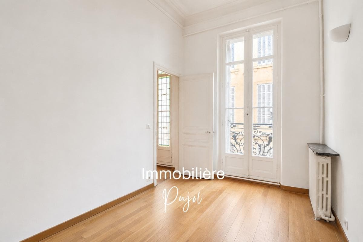 Longchamp / Réformés 13001 – Appartement T4 bourgeois  parqueté  avec cave – photo 8