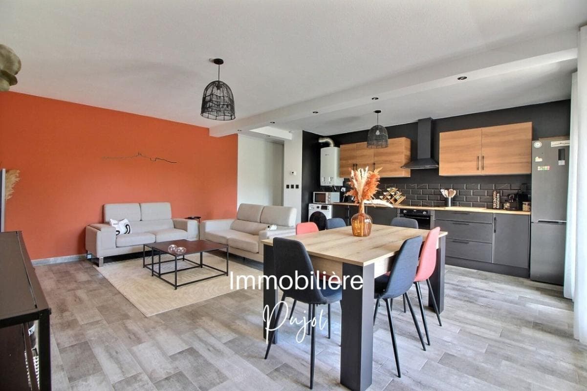 Le Redon 13009  -  grand T2 meublé et climatisé avec terrasse – photo 2