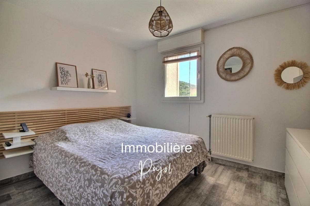 Le Redon 13009  -  grand T2 meublé et climatisé avec terrasse – photo 6