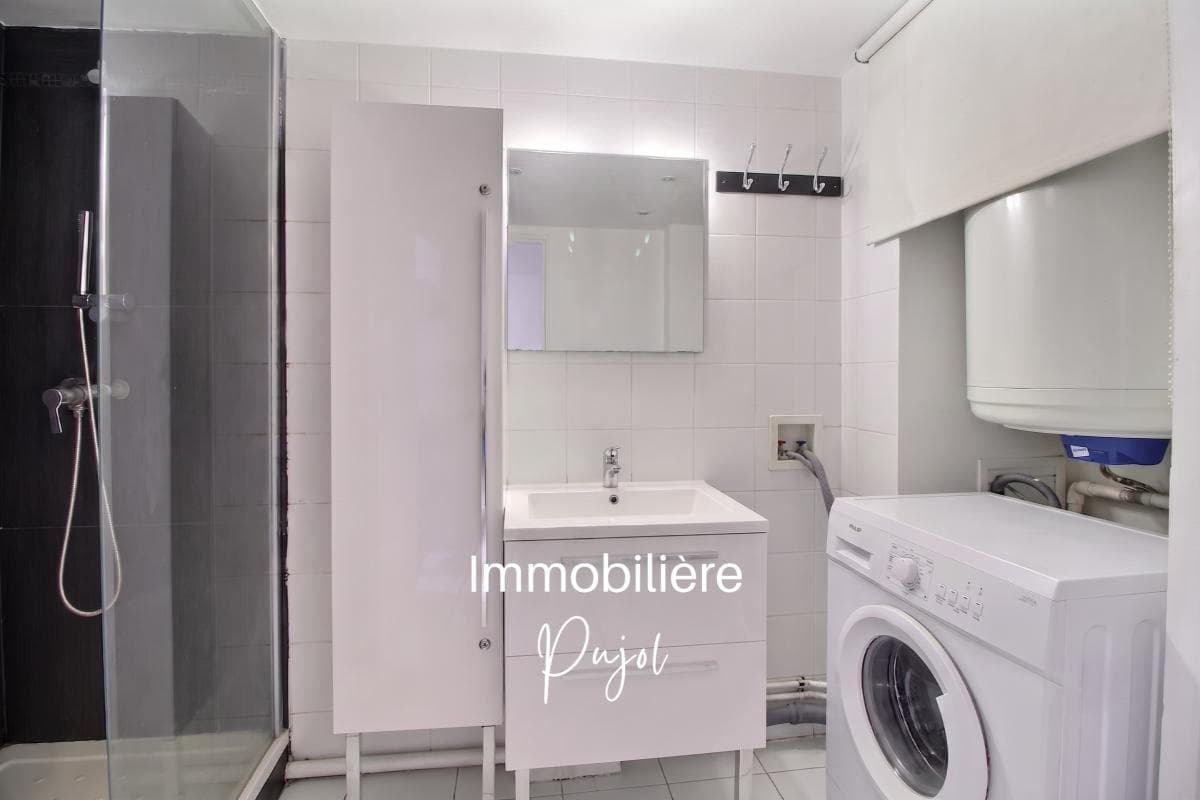 Périer 13008 — Studio meublé climatisé avec terrasse – photo 5