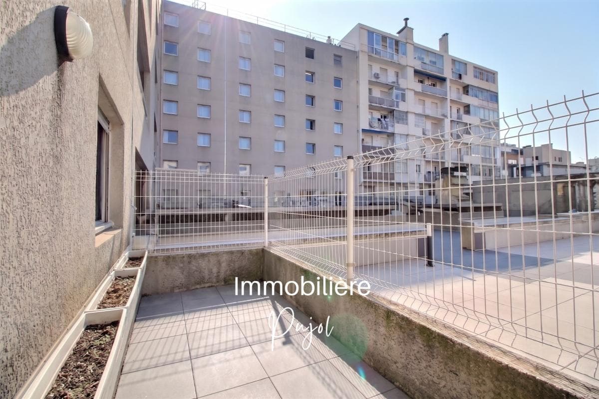 Périer 13008 — Studio meublé climatisé avec terrasse – photo 2