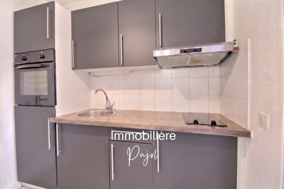Périer 13008 — Studio meublé climatisé avec terrasse – photo 4