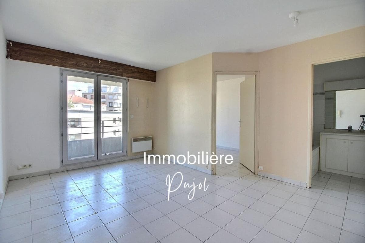 Castellane 13006 - Type 2 avec balcon et parking privatif – photo 2