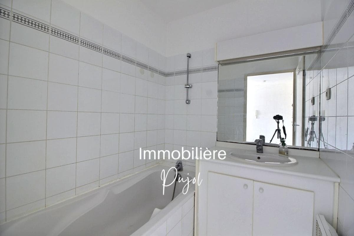Castellane 13006 - Type 2 avec balcon et parking privatif – photo 5