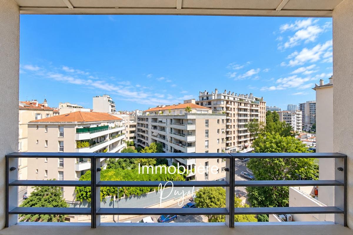 Castellane 13006 - Type 2 avec balcon et parking privatif – photo 1