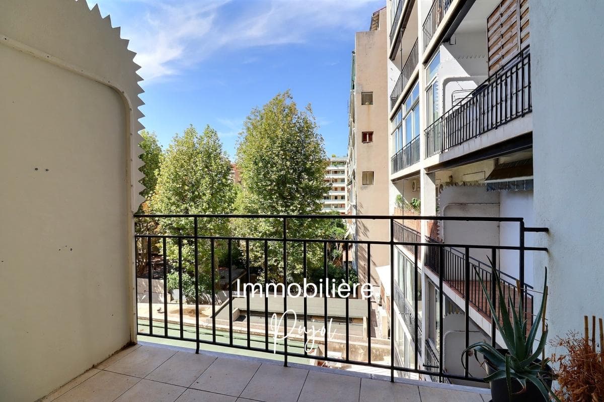 Périer 13008 - Grand T3 lumineux avec terrasse – photo 3
