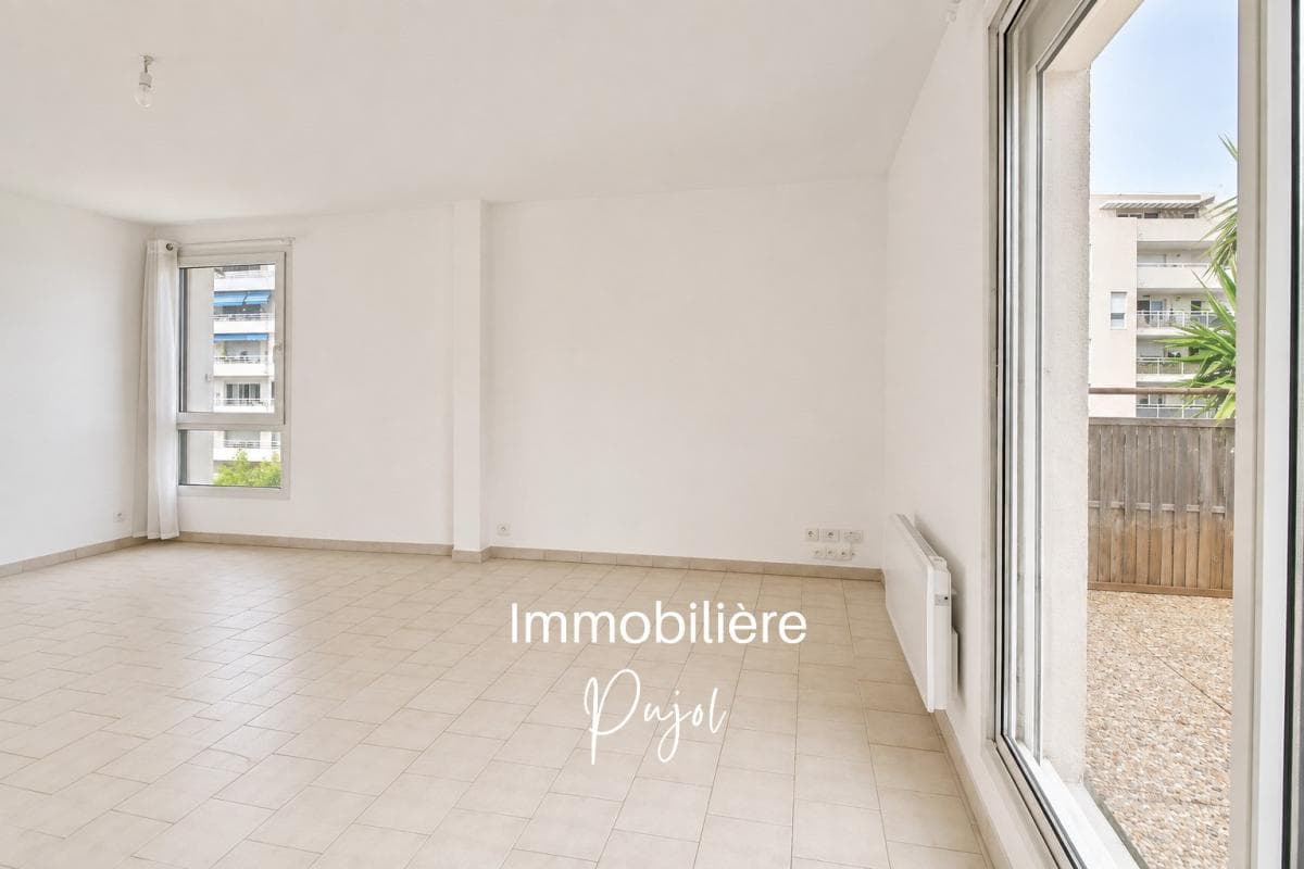 La Timone 13010 - T3 traversant avec terrasse, balcon et place de parking – photo 2