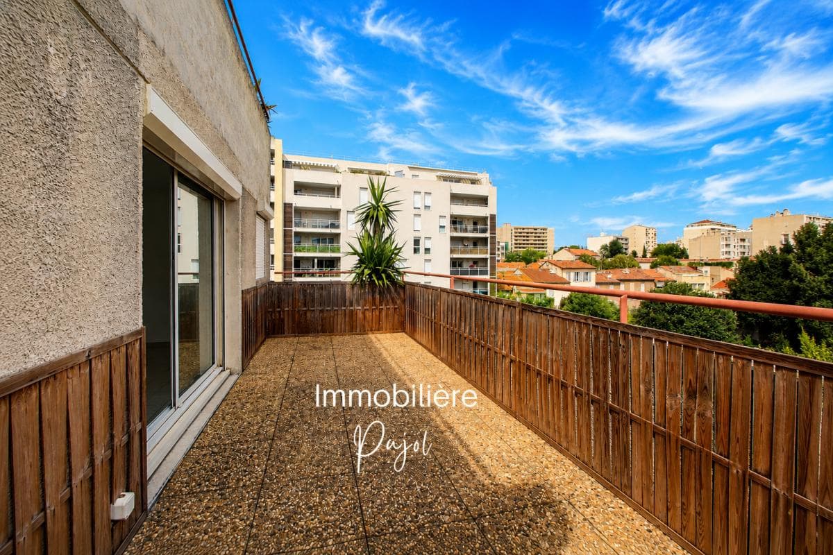 La Timone 13010 - T3 traversant avec terrasse, balcon et place de parking – photo 1
