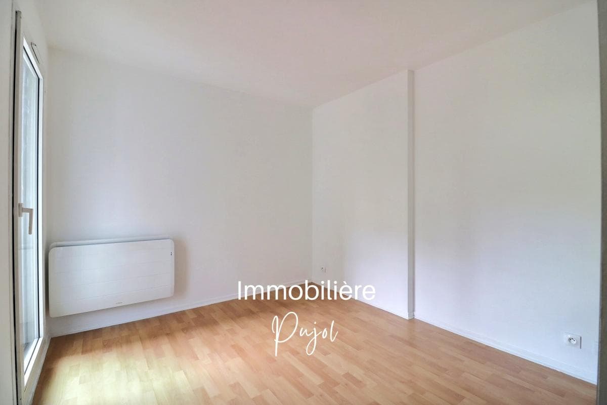 Vauban 13006 - T4 traversant avec loggia et garage, coeur village – photo 5
