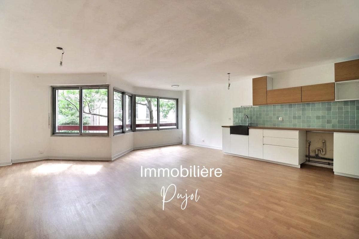 Vauban 13006 - T4 traversant avec loggia et garage, coeur village – photo 2