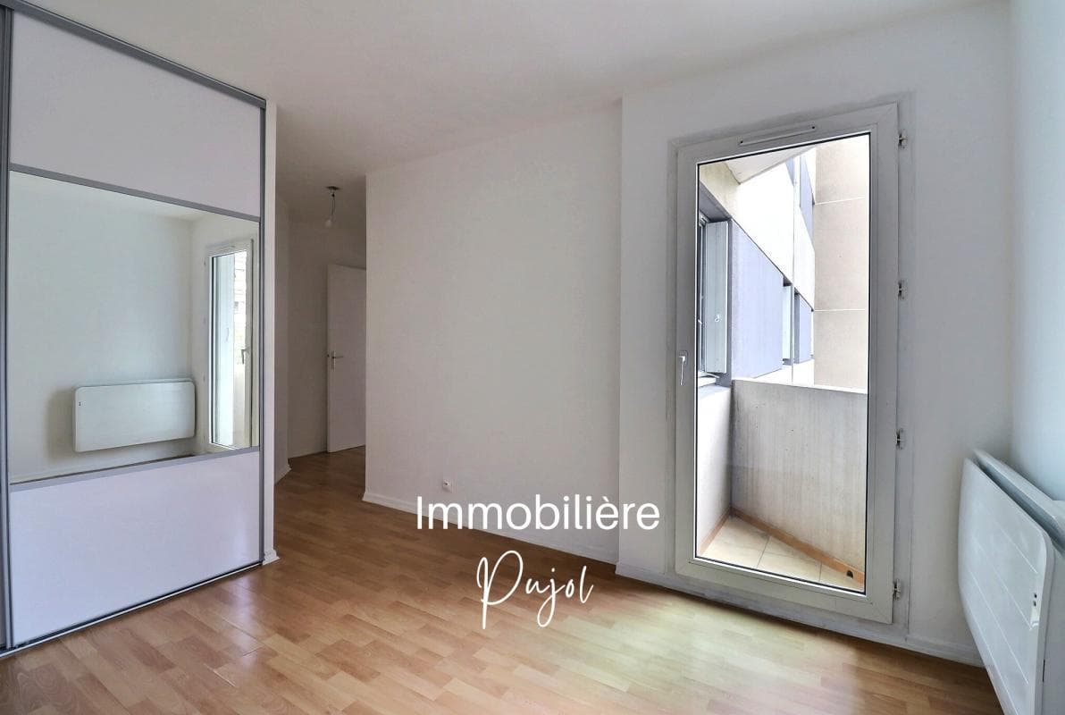 Vauban 13006 - T4 traversant avec loggia et garage, coeur village – photo 9