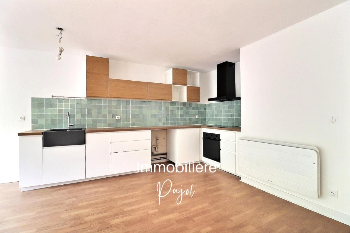 Vauban 13006 - T4 traversant avec loggia et garage, coeur village – photo 4