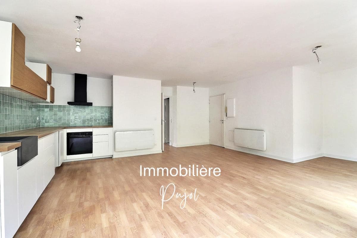 Vauban 13006 - T4 traversant avec loggia et garage, coeur village – photo 3