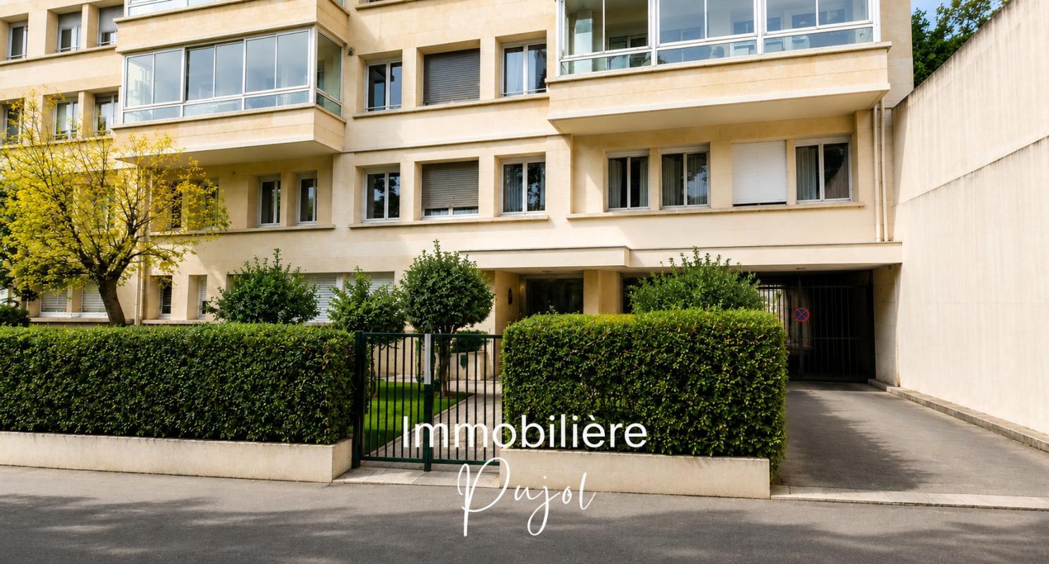 Périer 13008 - Box fermé dans une résidence fermée et sécurisée – photo 1