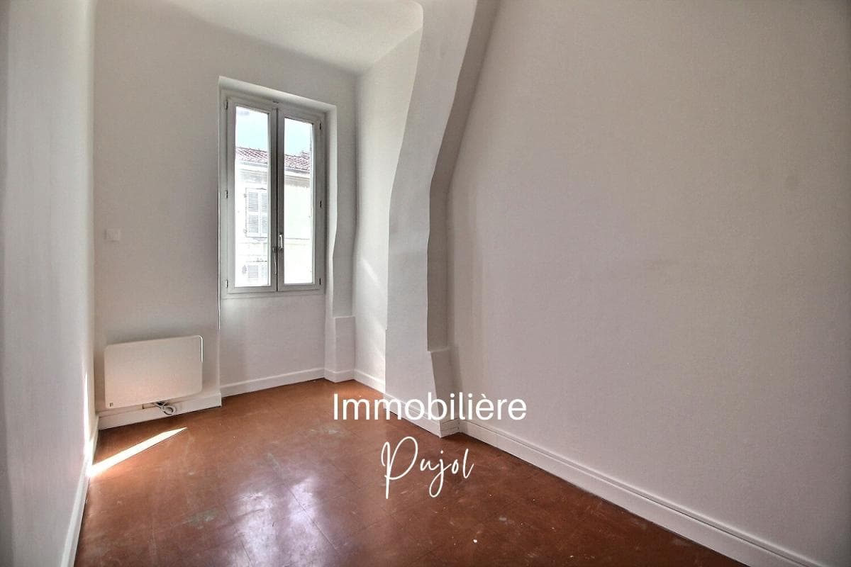 Baille / Conception 13005 - T3 traversant  dans un immeuble marseillais – photo 7