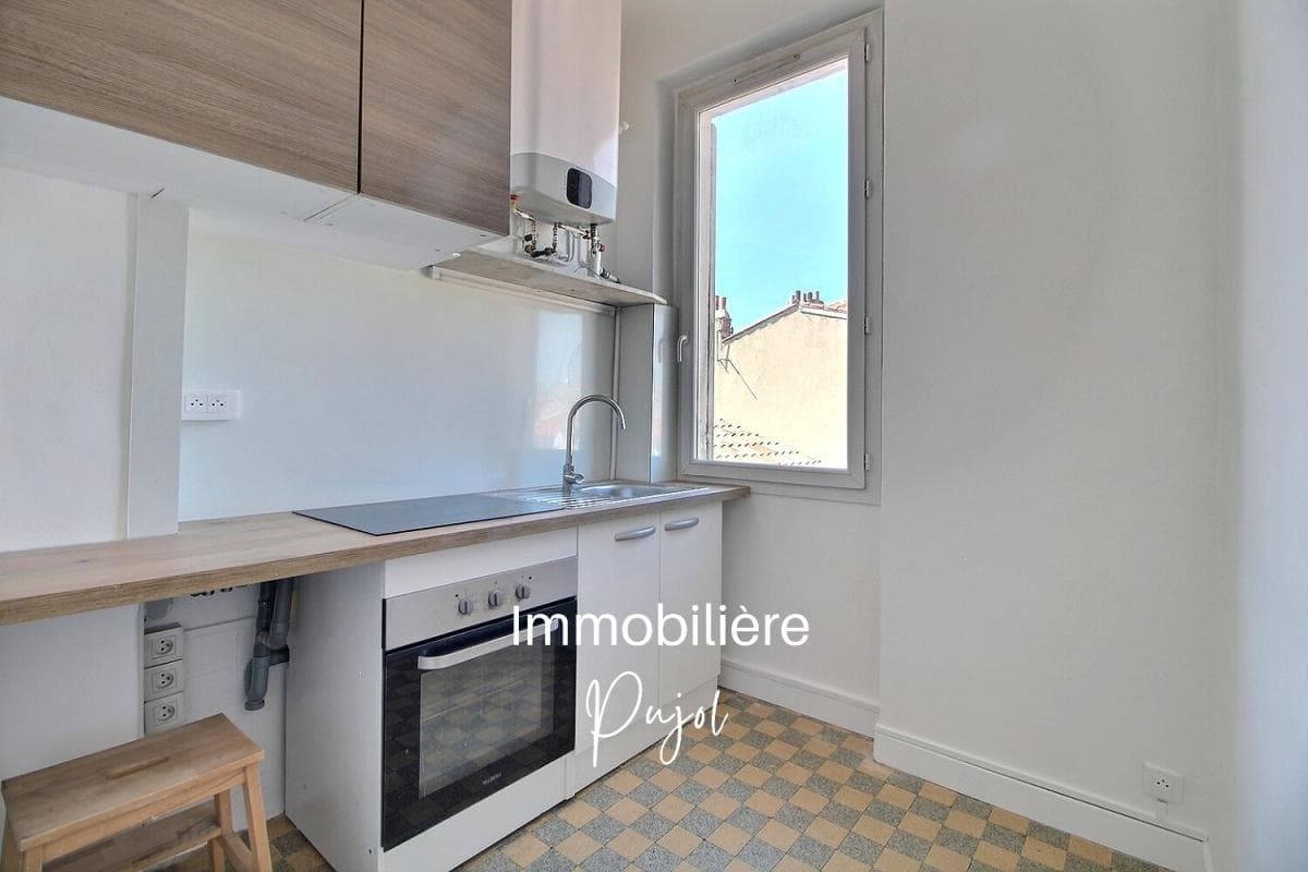 Baille / Conception 13005 - T3 traversant  dans un immeuble marseillais – photo 5