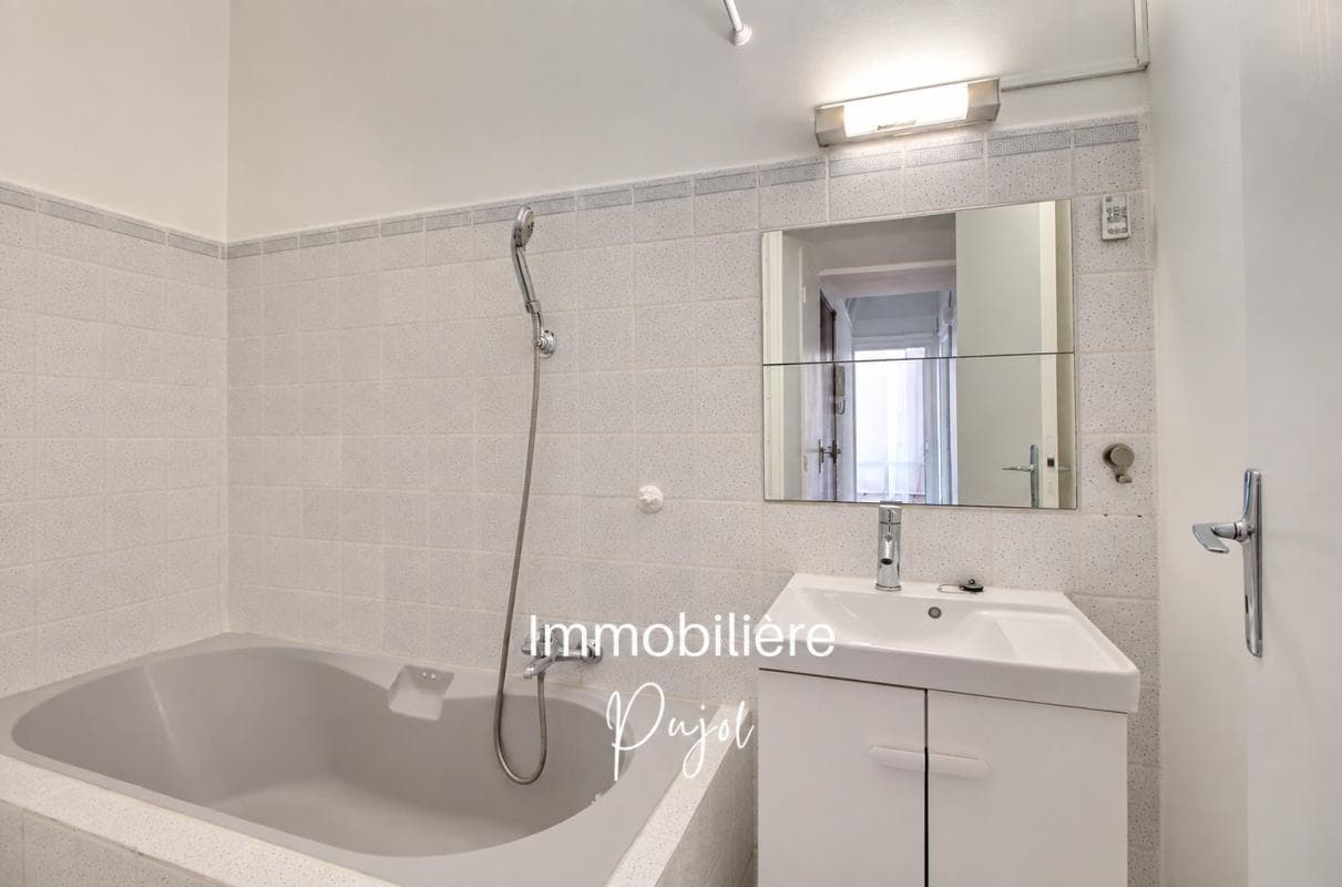 Baille / Conception 13005 - T3 traversant  dans un immeuble marseillais – photo 6