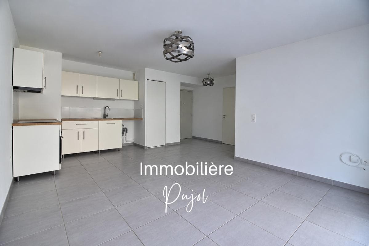 Saint Julien 13012 - T2 lumineux avec terrasse, jardin et parking privatif en sous-sol – photo 2