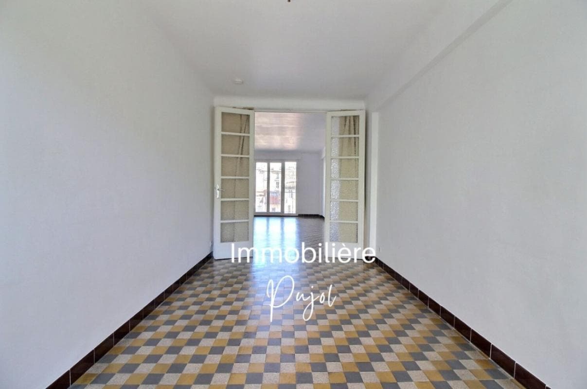 Saint Victor 13007 - T3 Traversant eavec deux balcons, loggia et une cave – photo 7
