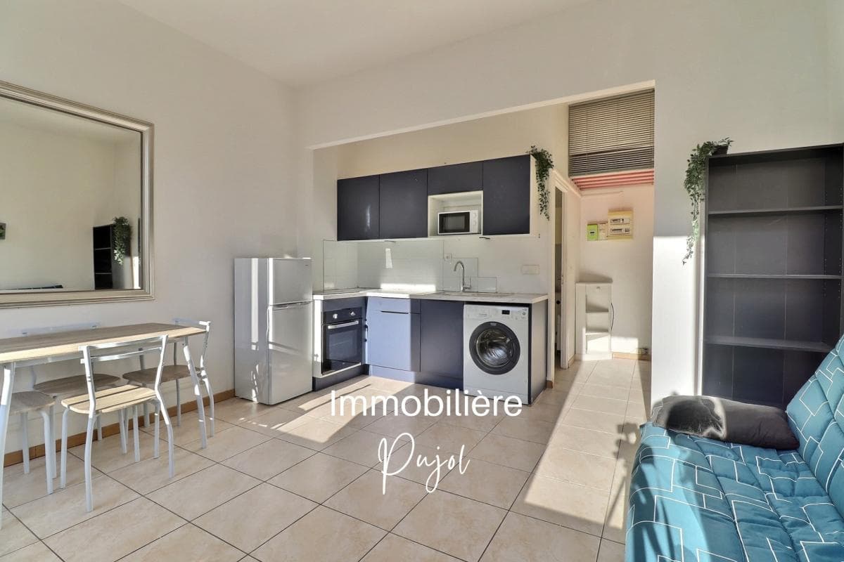 Thiers / Réformés 13001 – T2 meublé au 3ème étage d'un immeuble marseillais – photo 1