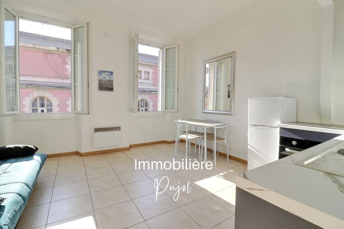 Thiers / Réformés 13001 – T2 meublé au 3ème étage d'un immeuble marseillais – photo 4