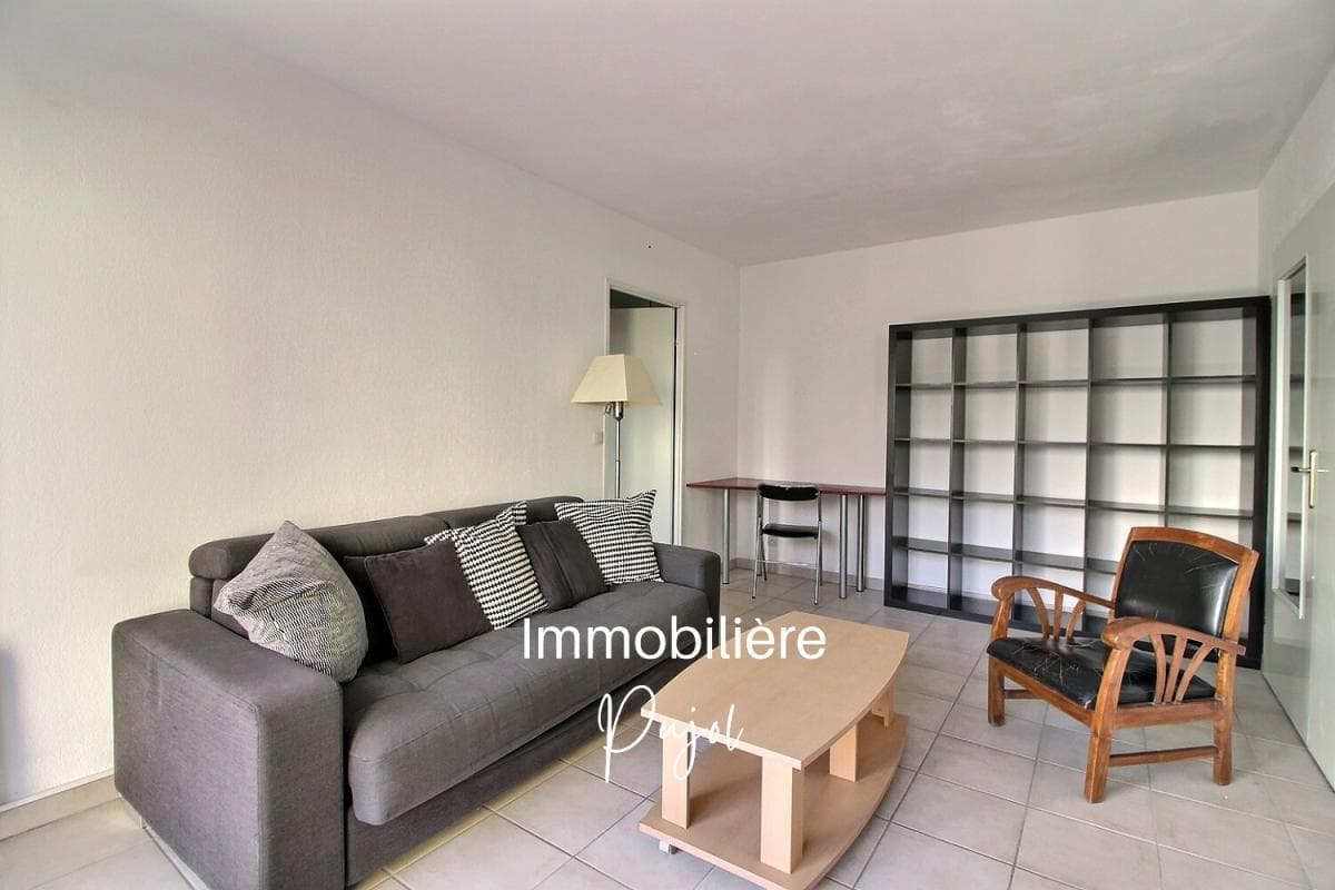 Le Rouet 13008 : T2 meublé avec balcon, parking, ascenseur – photo 2