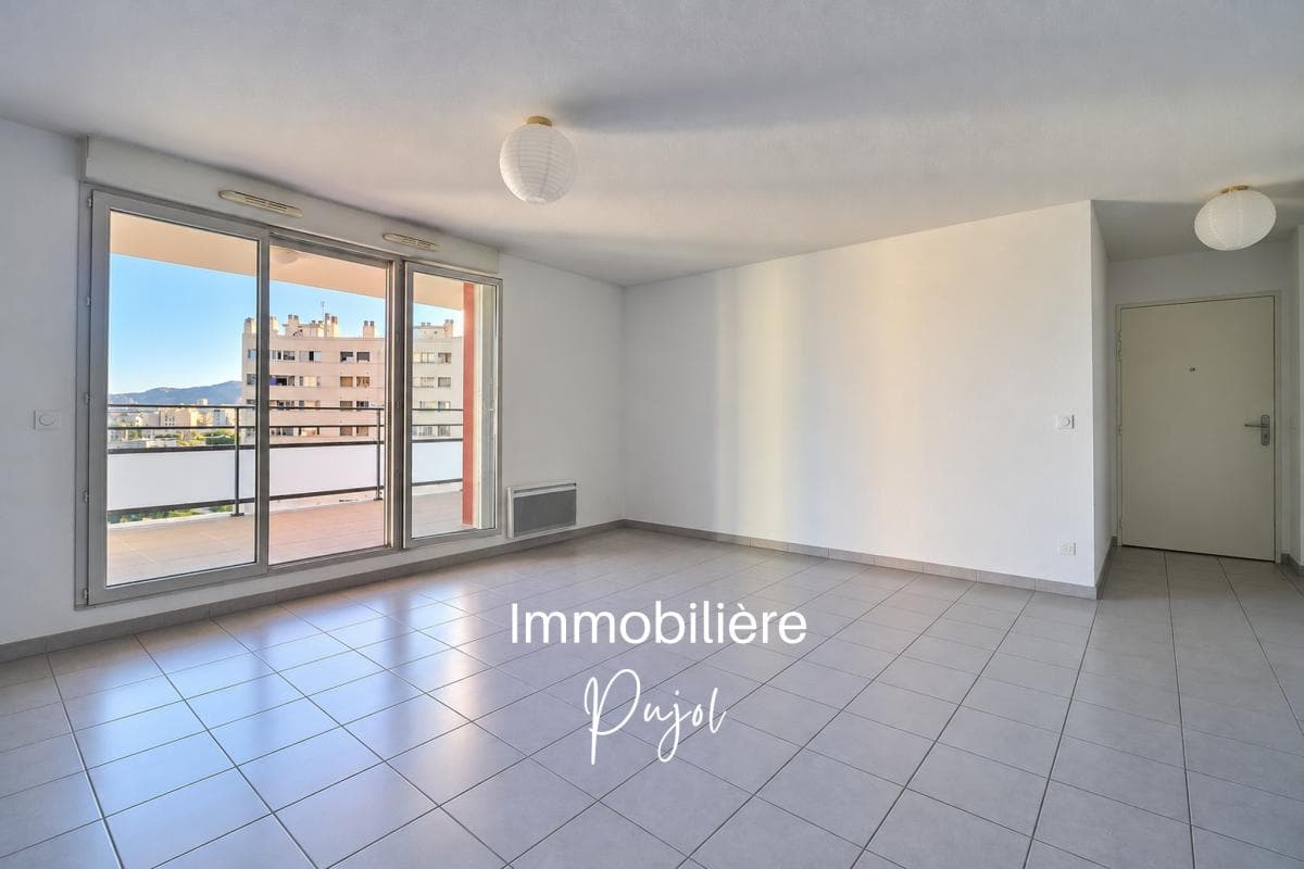 Timone 13010 - T3 traversant avec terrasse et parking – photo 2