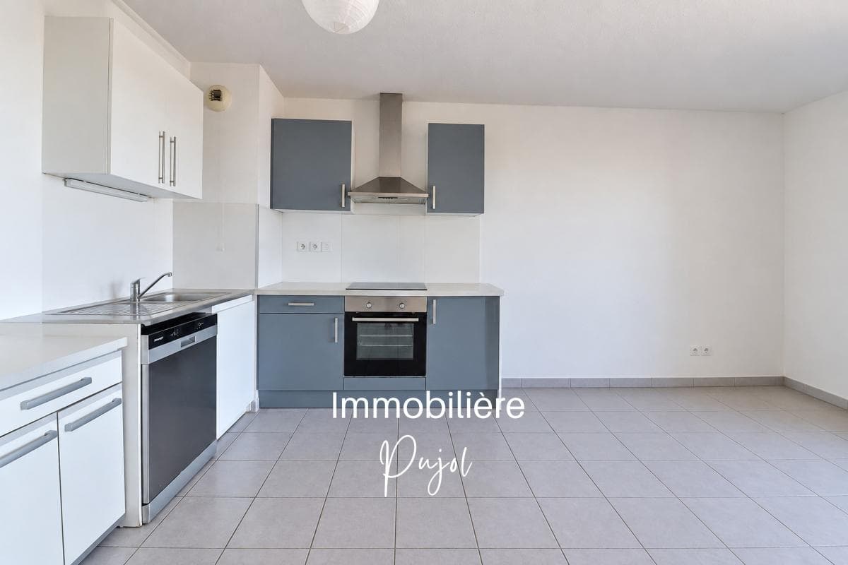 Timone 13010 - T3 traversant avec terrasse et parking – photo 4