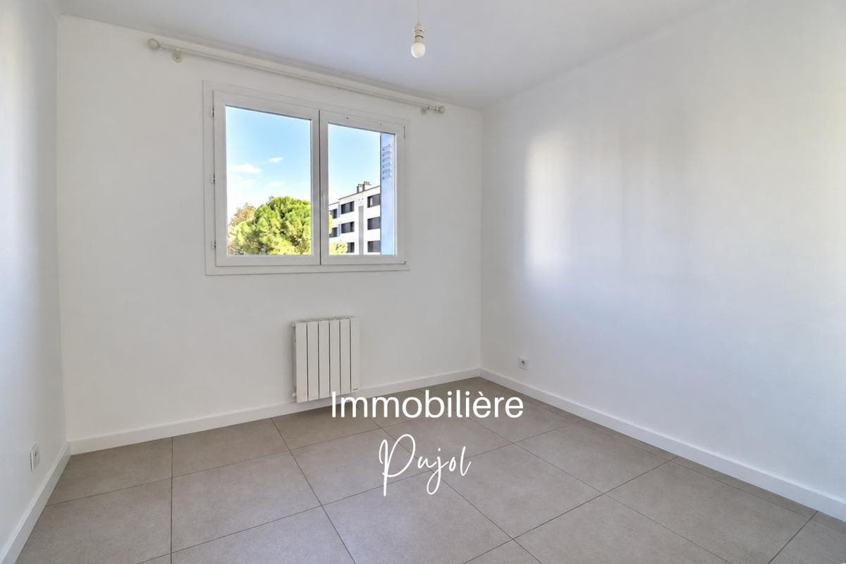 Saint Barnabé 13012 : T3 traversant avec balcon et stationnement libre dans la résidence – photo 8