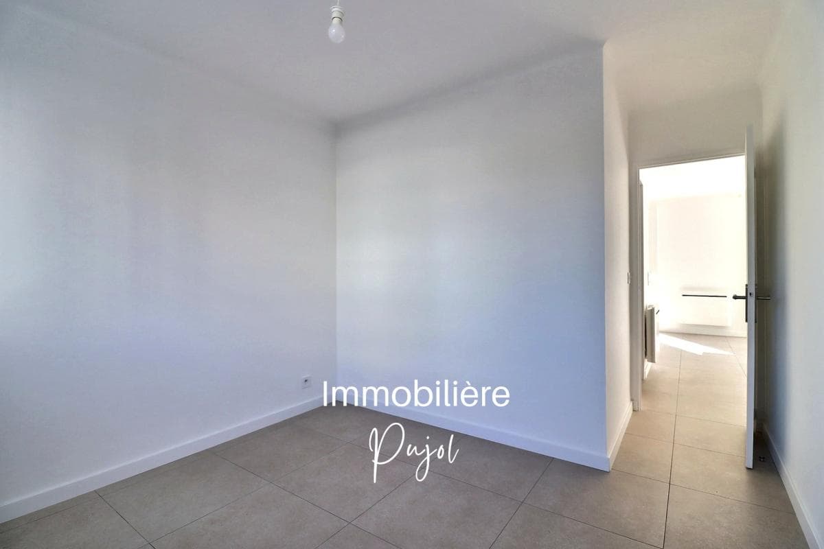 Saint Barnabé 13012 : T3 traversant avec balcon et stationnement libre dans la résidence – photo 3