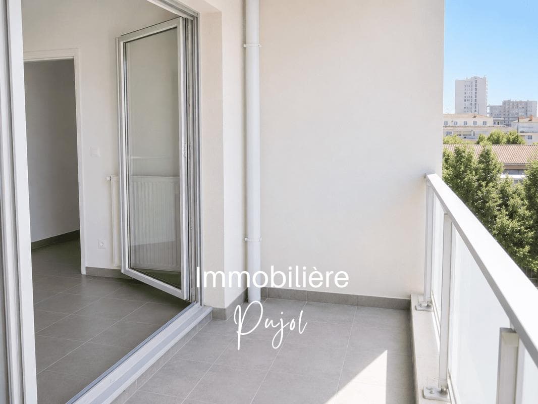 Joliette - T2 de 50 m² avec terrasse et garage – photo 1