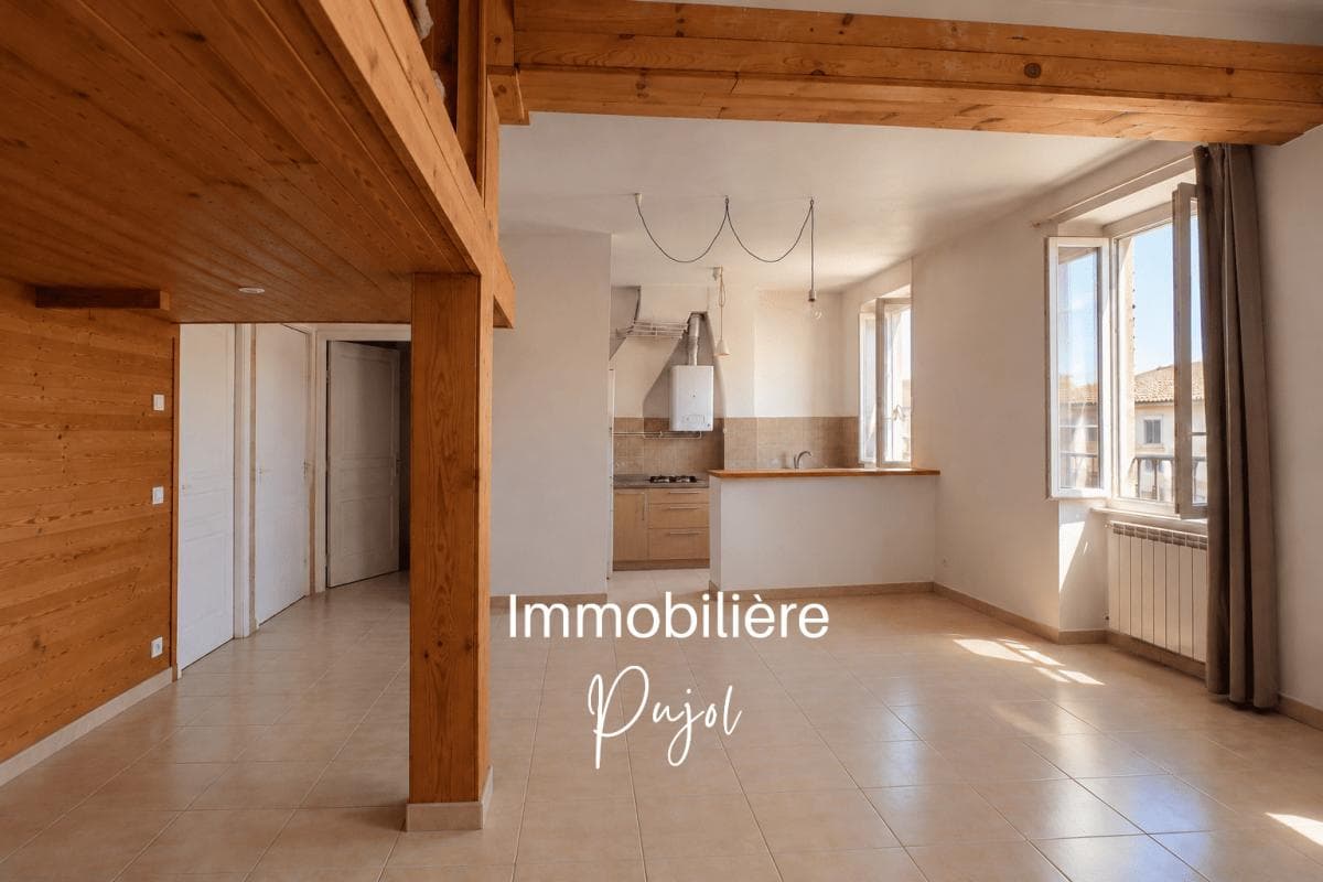 Castellane 13006 - Grand T2 avec mezzanine en dernier étage – photo 3