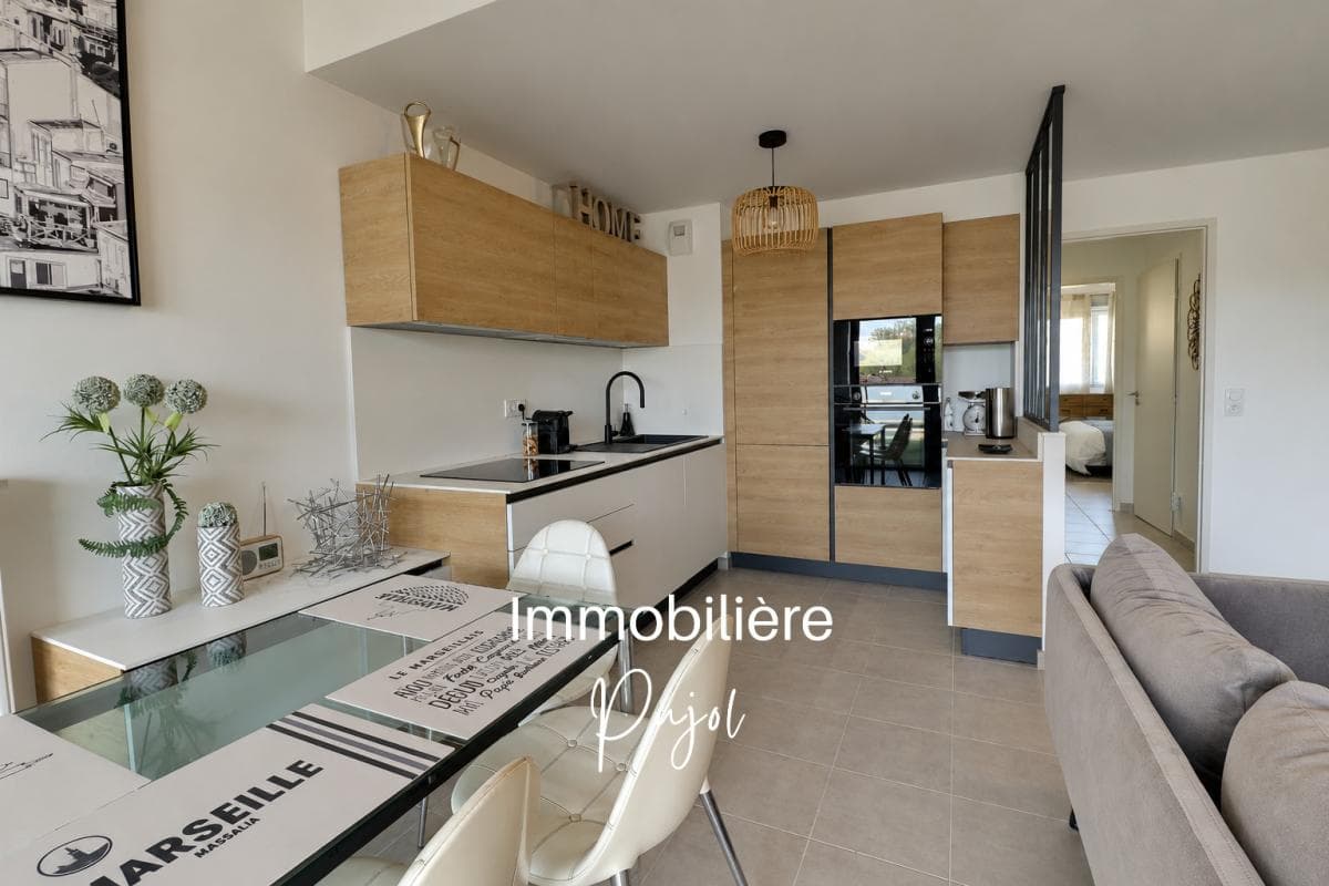 Les Accates 13011 - T4 meublé en duplex avec terrasses et parking double – photo 4