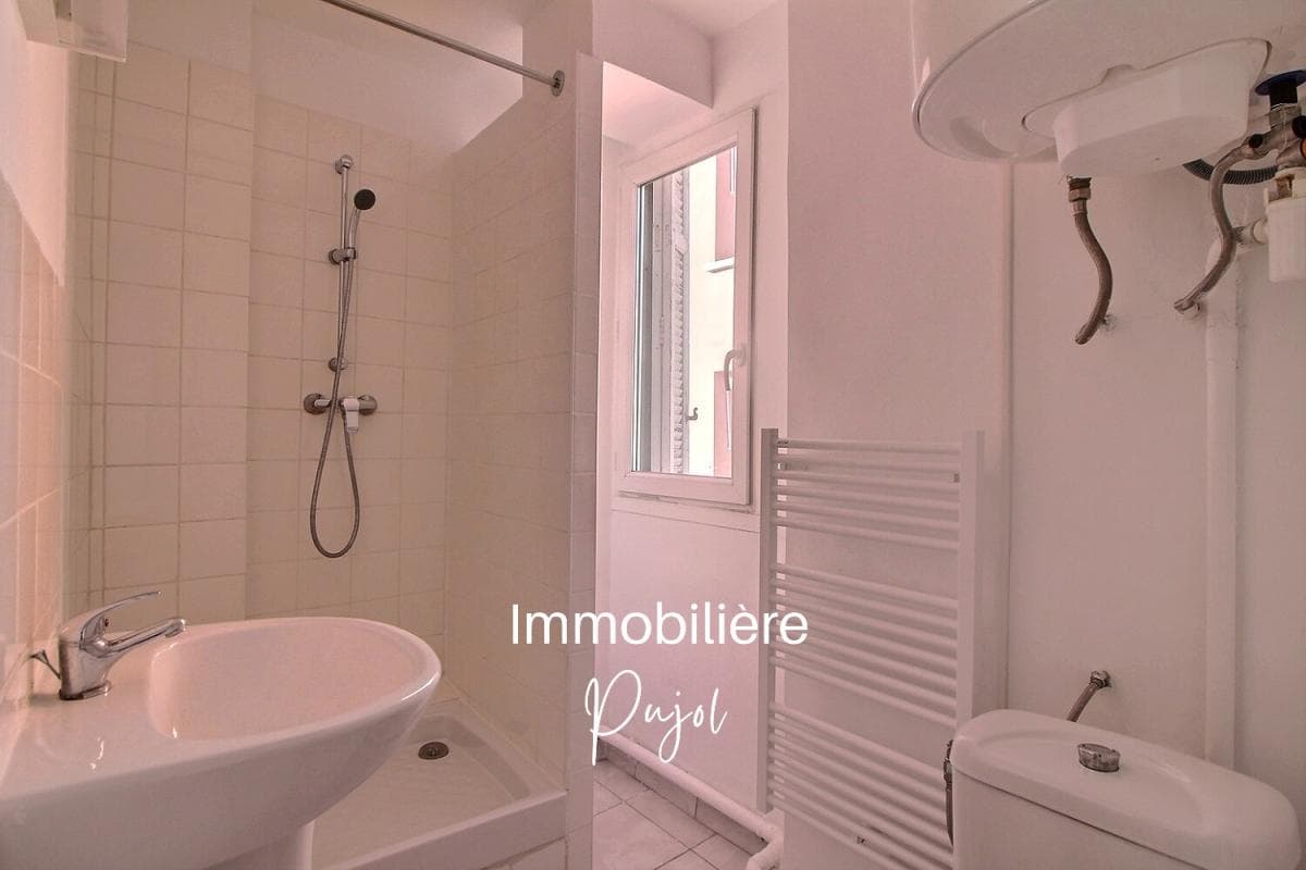 Hotel de ville 13002 - Studio de 24 m2 climatisé avec balcon – photo 4