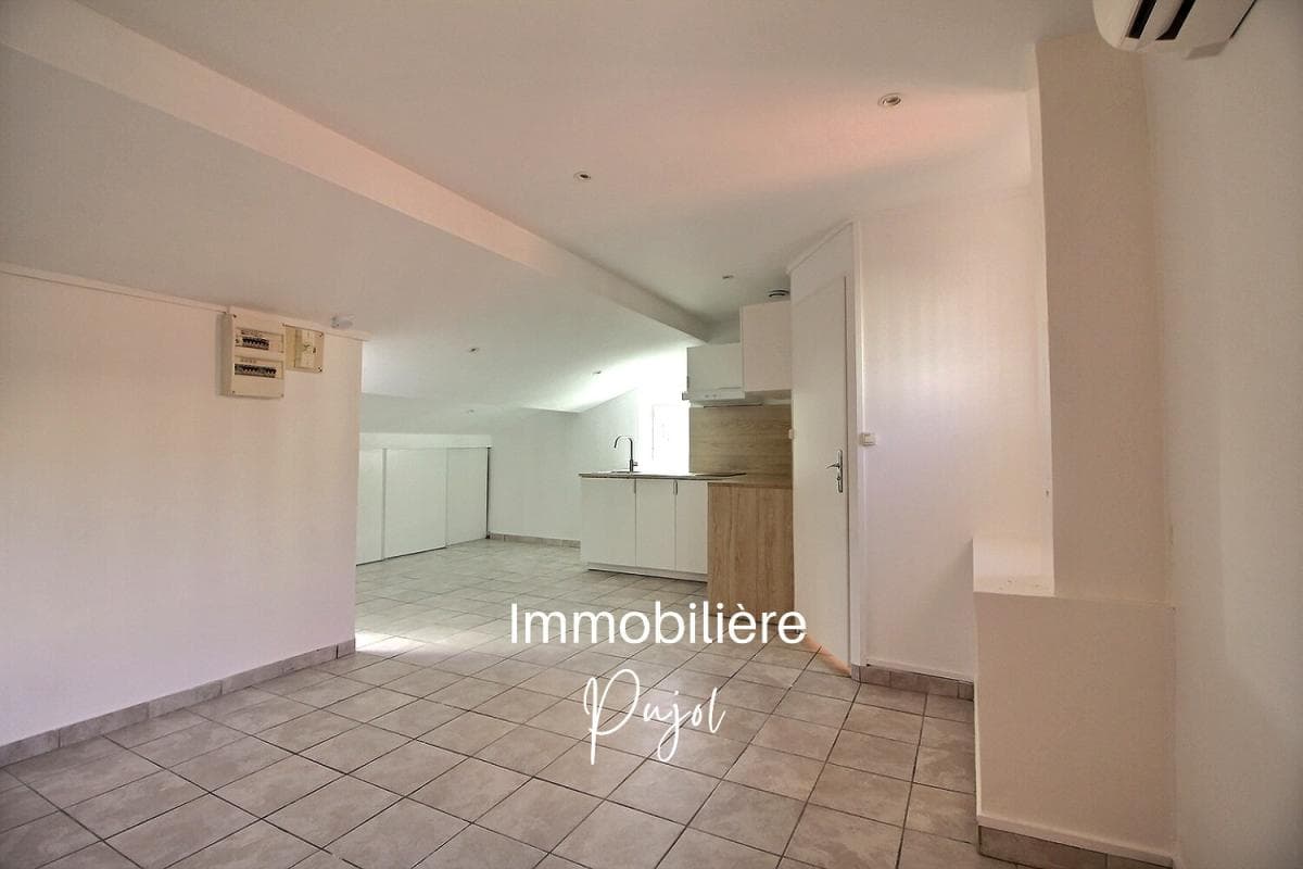 Hotel de ville 13002 - Studio de 24 m2 climatisé avec balcon – photo 1