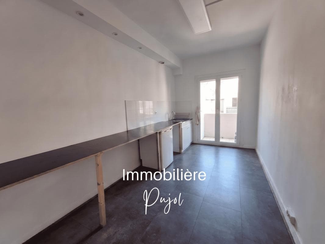 Secteur prefecture Marseille 6eme - Local professionnel traversant avec balcon – photo 6