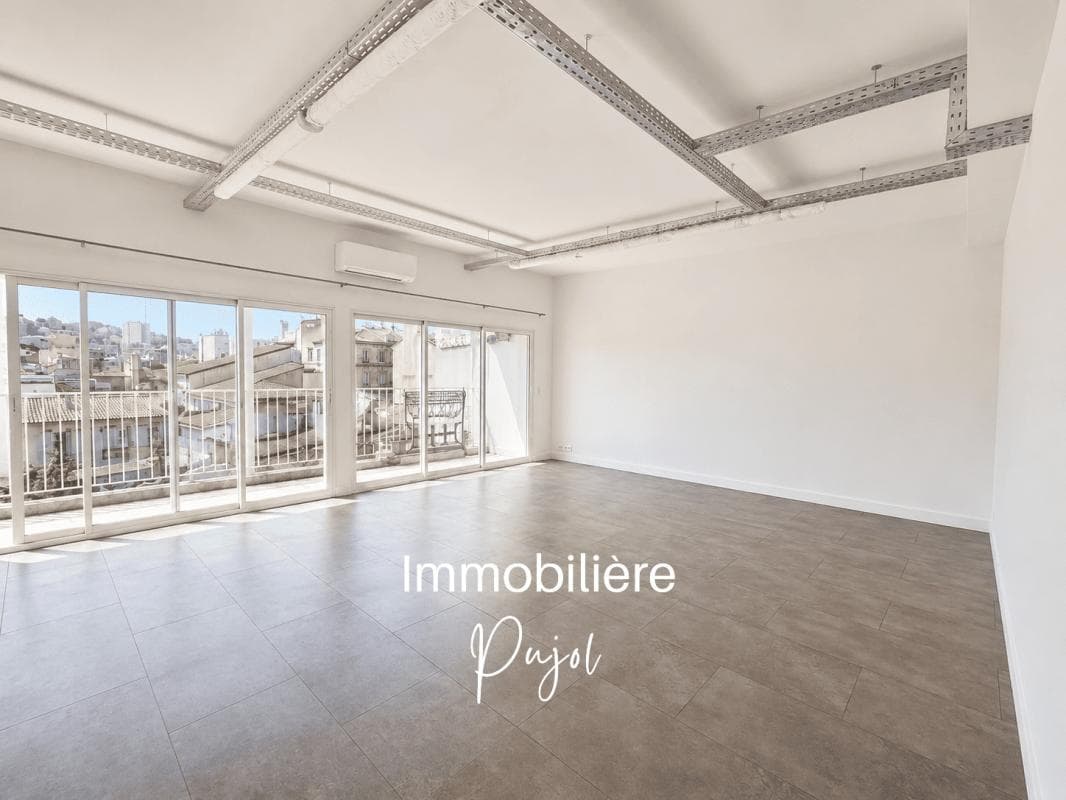 Secteur prefecture Marseille 6eme - Local professionnel traversant avec balcon – photo 1